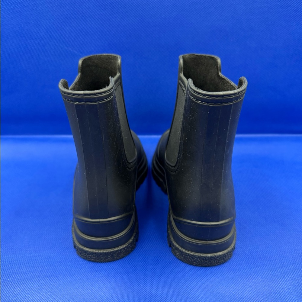 NWOB! Women Rain Boots - Picture 6 of 9
